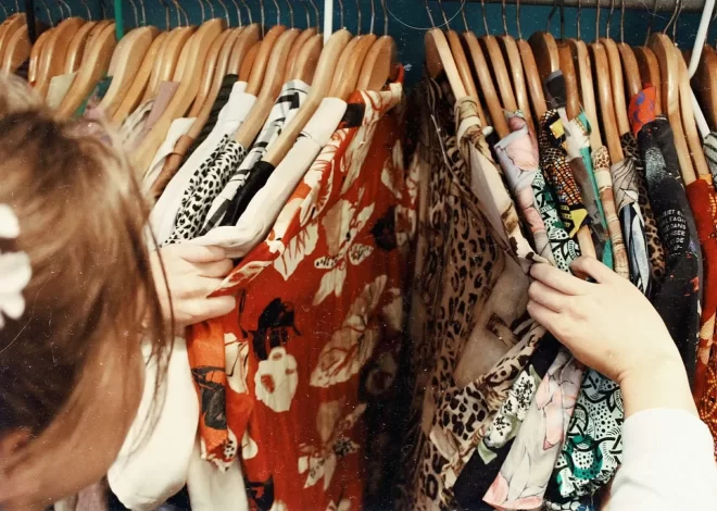 The Timeless Appeal of Vintage Fashion: How to Incorporate Retro Styles into Your Wardrobe